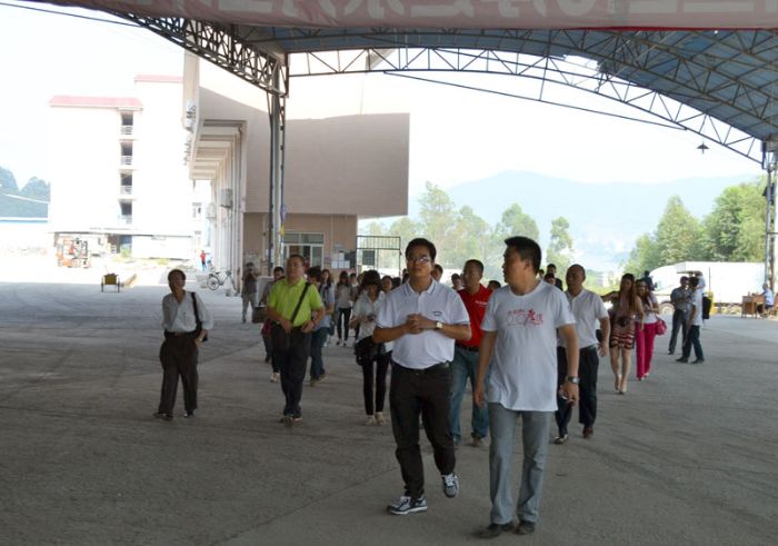 激情AV青青草陶瓷砖青青草视频在线下载董事长和营销总经理带队参观生产基地