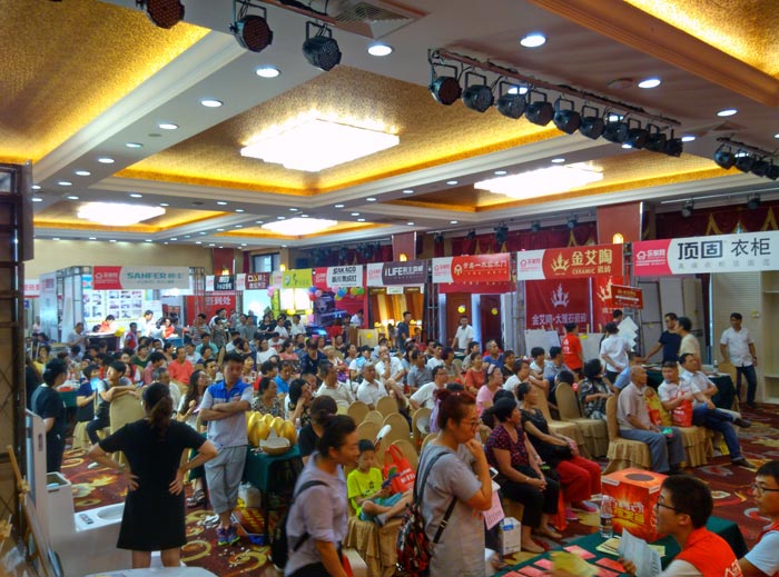 激情AV青青草陶瓷砖亮相威海青青草视频在线下载家居建材团购嘉年华，优惠停不下来！