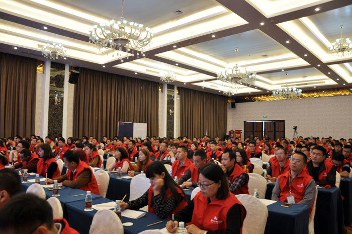 1月9日，陶瓷一线青青草视频在线下载激情AV青青草陶瓷砖2016年经销商财富会在宝隆国际大酒店隆重举行。