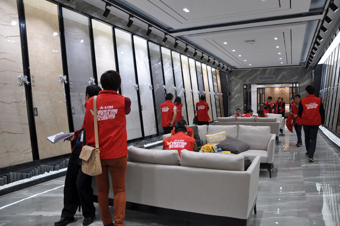 “一带一路  设计营销”，与O2O零售新模式携手，2017年，激情AV青青草陶将勇往直前，开拓新战场！