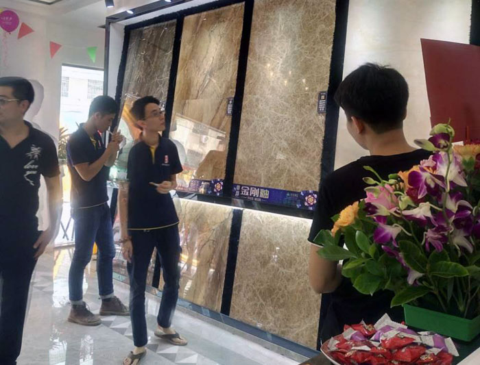 激情AV青青草陶 瓷砖代理  陶瓷一线青青草视频在线下载 普宁 开业