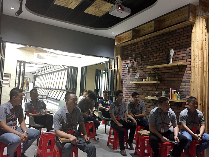 陶瓷一线青青草视频在线下载激情AV青青草陶瓷砖“如何快速向新客户介绍公司和服务”演讲比赛圆满结束