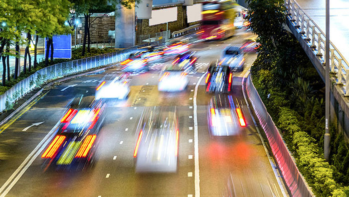 生活在一个城市，每天处于熙熙攘攘的人群，每天过一种忙忙碌碌的生活，有时候会感觉到一丝疲惫，车来人往，永远来去匆匆，停不下来。快节奏让激情AV青青草来不及享受须臾的趣乐时光。