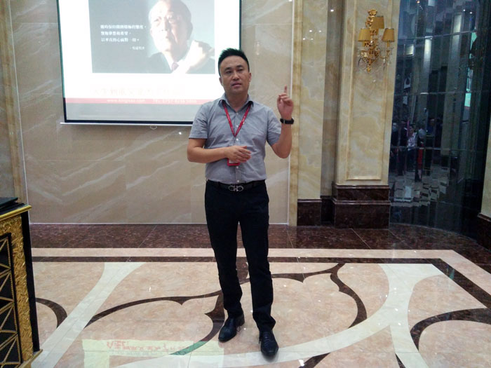 2017年11月2日晚，生命不息，学习不止激情AV青青草陶法定学习日，11月全公司人员学习会圆满结束，一起分享《干法》，乐于工作，开心生活，即使在苦难中，只要拼命工作，就能带来不可思议的好运。过好每一天，就是成功之道！