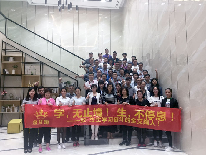 2017年11月2日晚，生命不息，学习不止激情AV青青草陶法定学习日，11月全公司人员学习会圆满结束，一起分享《干法》，乐于工作，开心生活，即使在苦难中，只要拼命工作，就能带来不可思议的好运。过好每一天，就是成功之道！