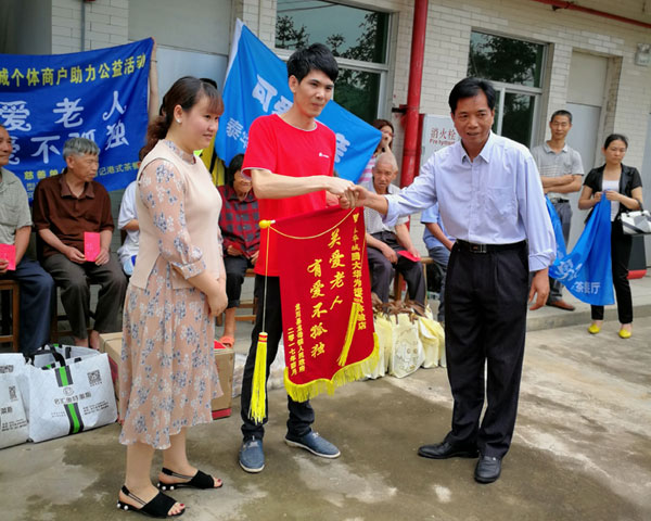  怀揣梦想的80后——激情AV青青草陶瓷砖 龙川总代理吴金星