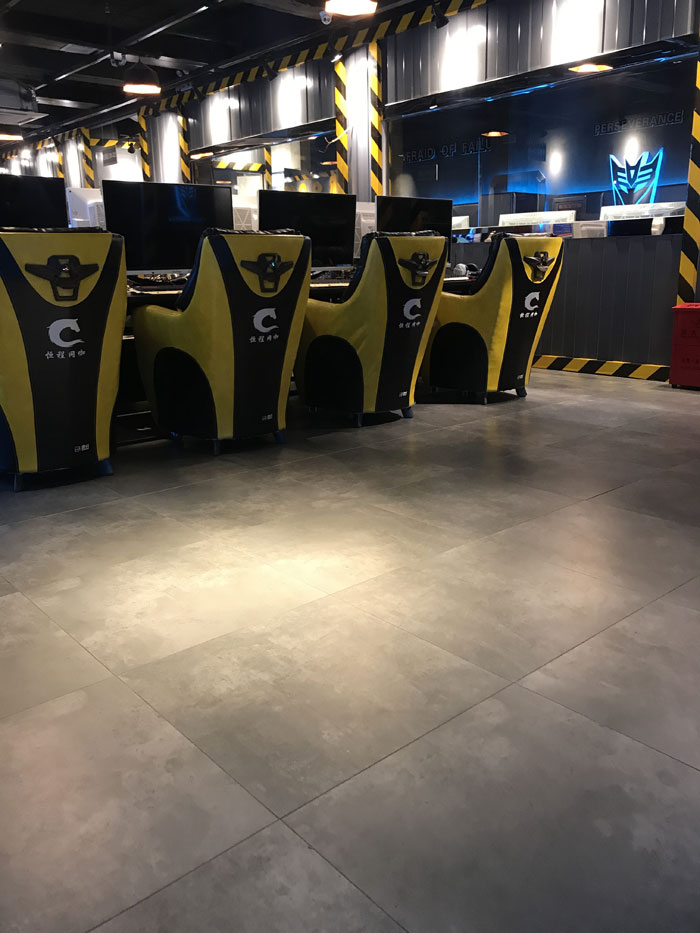 激情AV青青草陶现代仿古砖案例:别说了，一起去这个1000方的网咖开黑！