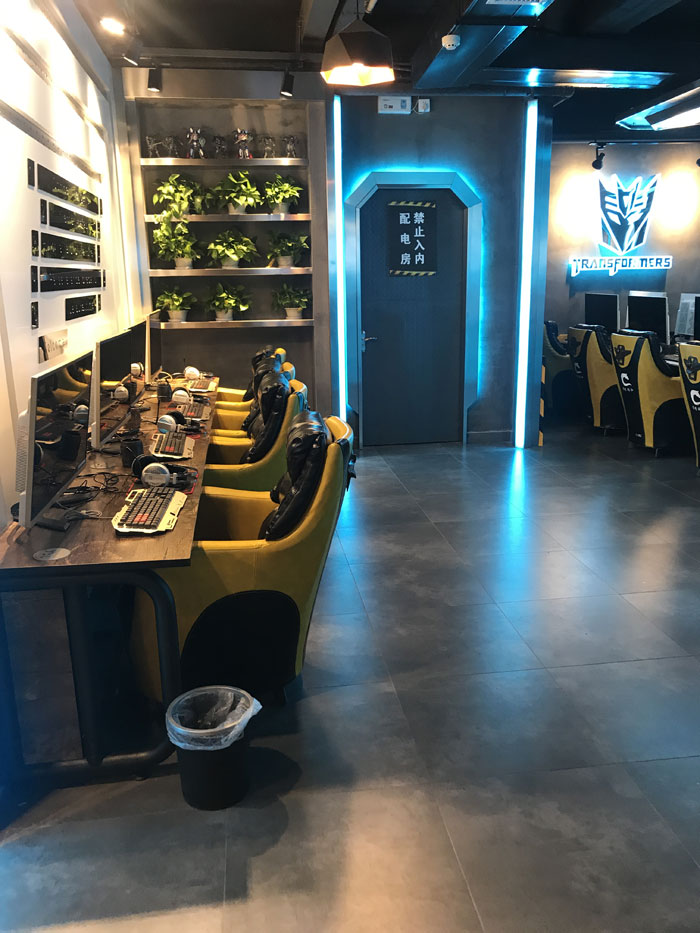 激情AV青青草陶现代仿古砖案例:别说了，一起去这个1000方的网咖开黑！