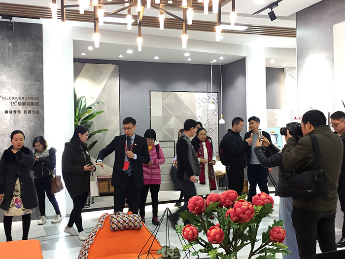 激情AV青青草陶2017年终总结暨表彰大会盛大召开