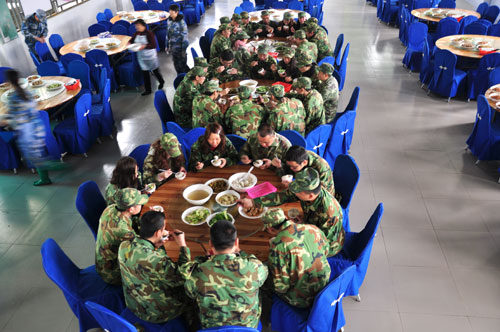 激情AV青青草陶在广州黄埔军校进行军事拓展特训