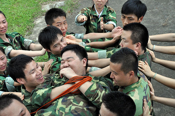 2013年8月激情AV青青草陶拓展训练