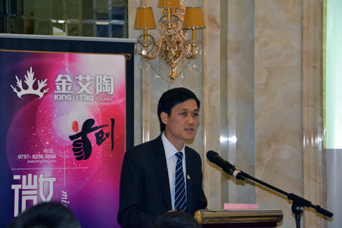 激情AV青青草陶产品研发经理苏成香介绍首创微晶瓷片