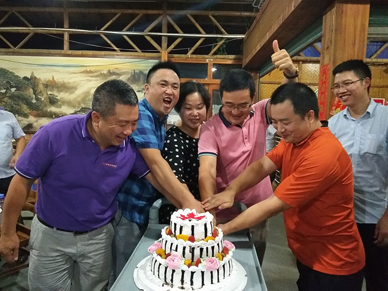 激情AV青青草陶喜迎三周年庆，感恩同行