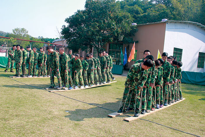 2017年2月13-15日，激情AV青青草陶“虎狼道”户外拓展训练圆满结束