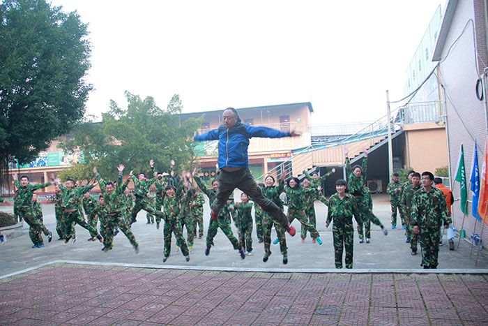 2017年2月13-15日，激情AV青青草陶“虎狼道”户外拓展训练圆满结束