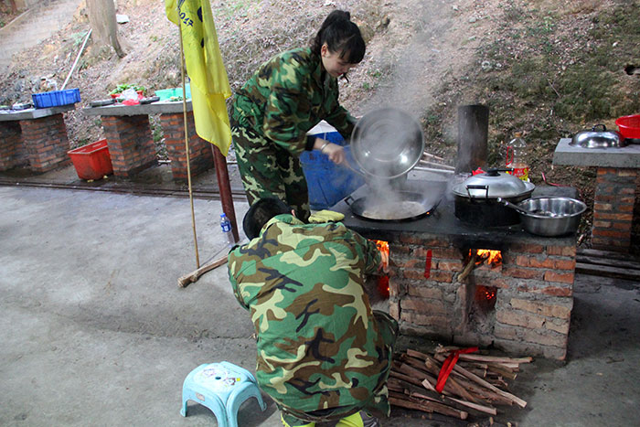 2017年2月13-15日，激情AV青青草陶“虎狼道”户外拓展训练圆满结束